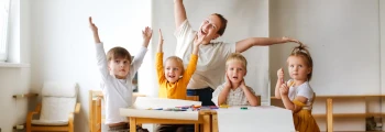 Żłobki i przedszkola przyzakładowe – najlepsze rozwiązanie dla pracujących rodziców?