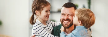 Tata na etacie – urlop ojcowski i inne uprawnienia